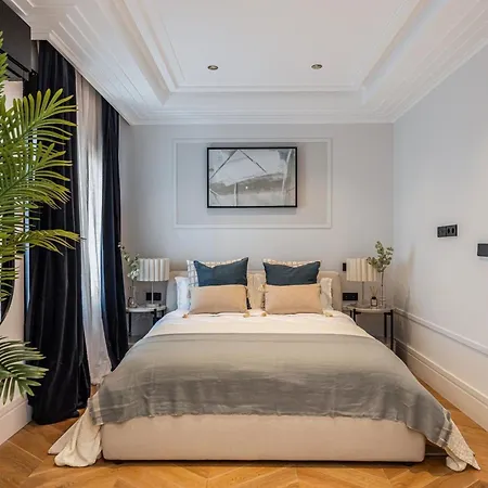 Elegant Manor Staycation Escape 아파트 *
