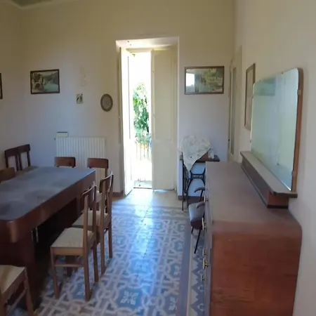 Appartement Elegant Manor Staycation Escape