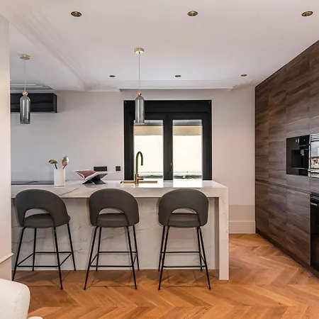 Elegant Manor Staycation Escape Apartment